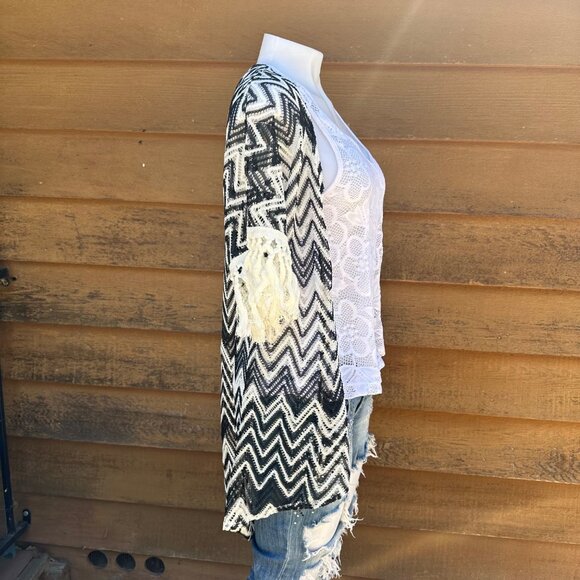 J.W. Shan Black & White Lace Kimono NWT Cardigan Size M/L - Picture 3 of 6